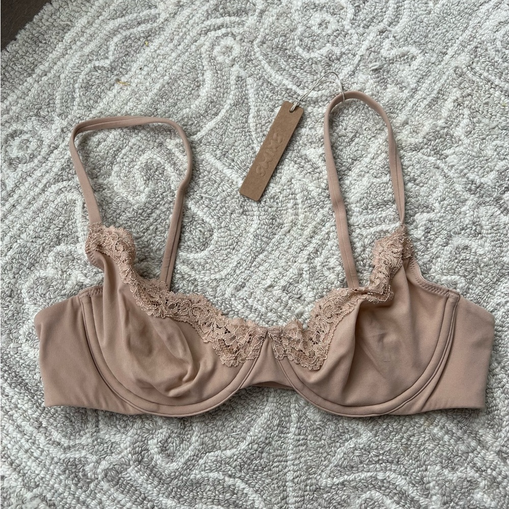 Skims Fits Everybody Lace Bra 36B